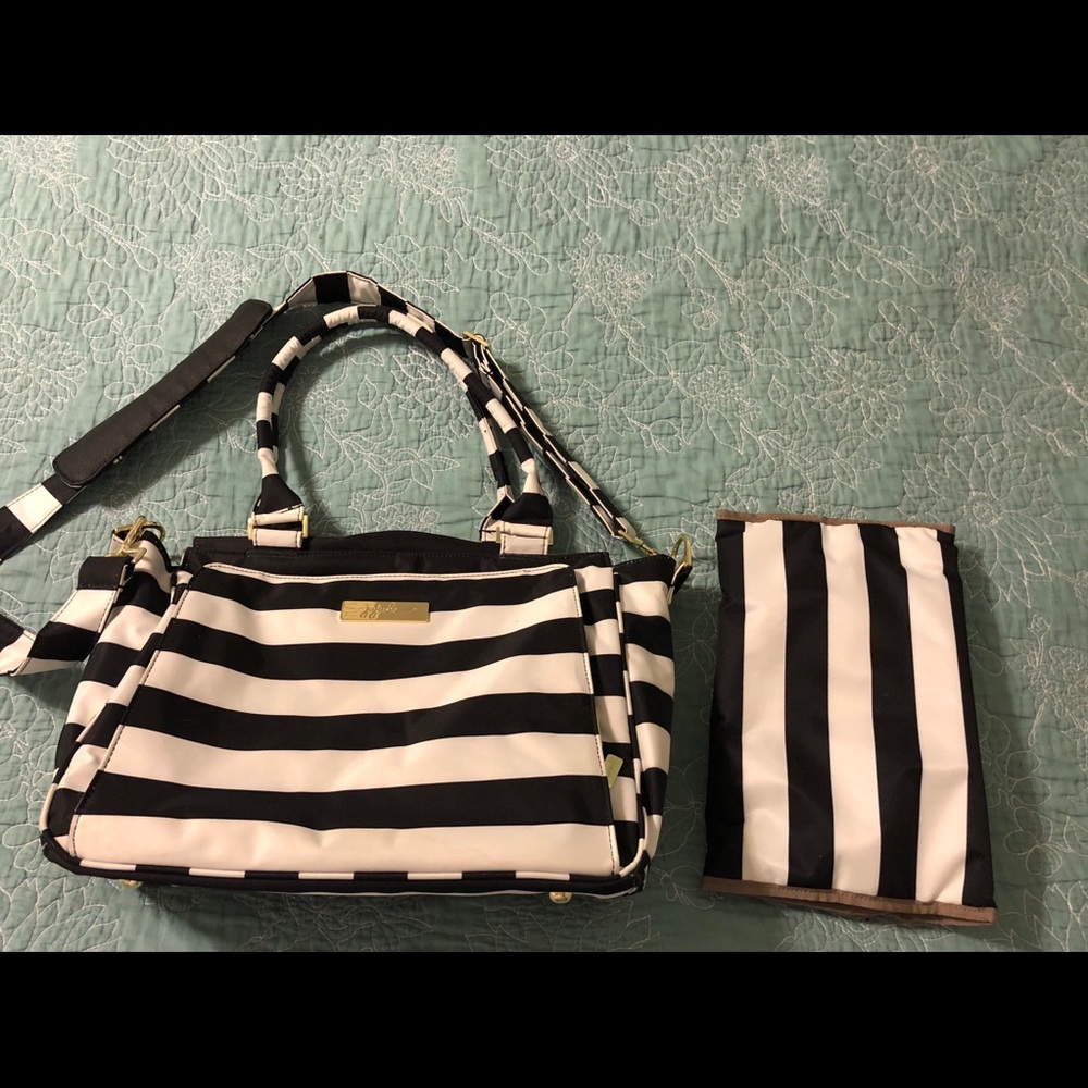 Jujube the Be Classy First Lady diaper bag